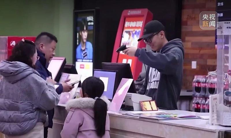  视频丨435万场，春节档观影场次创纪录，票价更惠民！ 新闻 视频丨435万场，春节档观影场次创纪录，票价更惠民！ 新闻