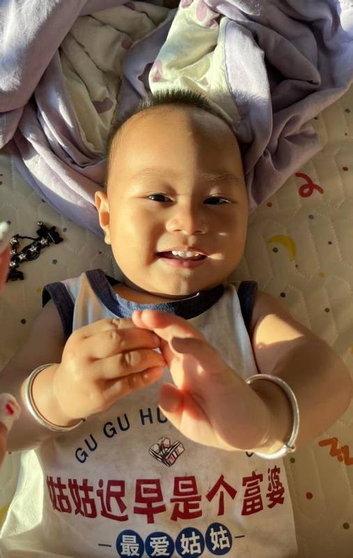  1岁8个月男童春节探亲鼠药中毒致昏迷 爸爸：他最爱喊爸爸妈妈，还没好好看看这个世界 新闻 1岁8个月男童春节探亲鼠药中毒致昏迷 爸爸：他最爱喊爸爸妈妈，还没好好看看这个世界 新闻