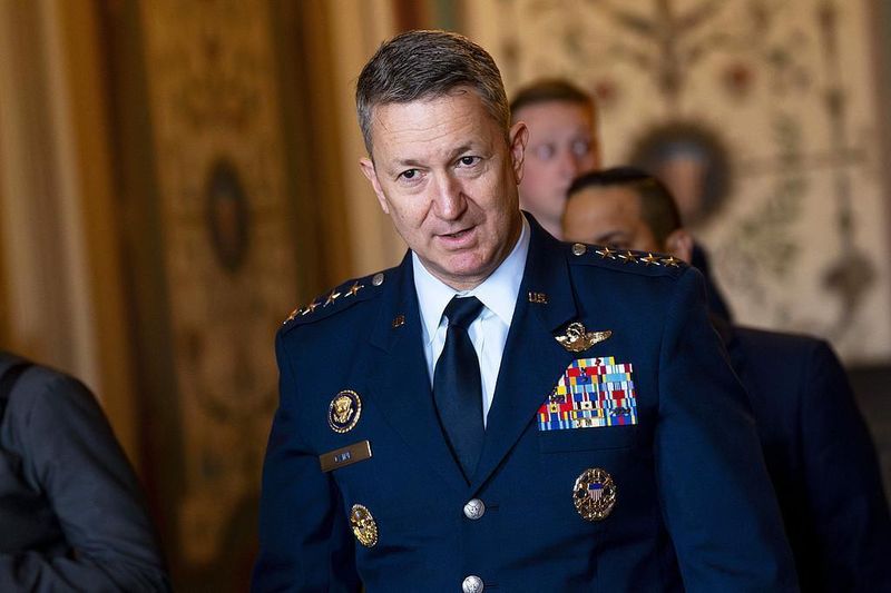  德黑兰凌晨再遭袭 美行动规模持续扩大 伊称做好长期战争准备 新闻 德黑兰凌晨再遭袭 美行动规模持续扩大 伊称做好长期战争准备 新闻