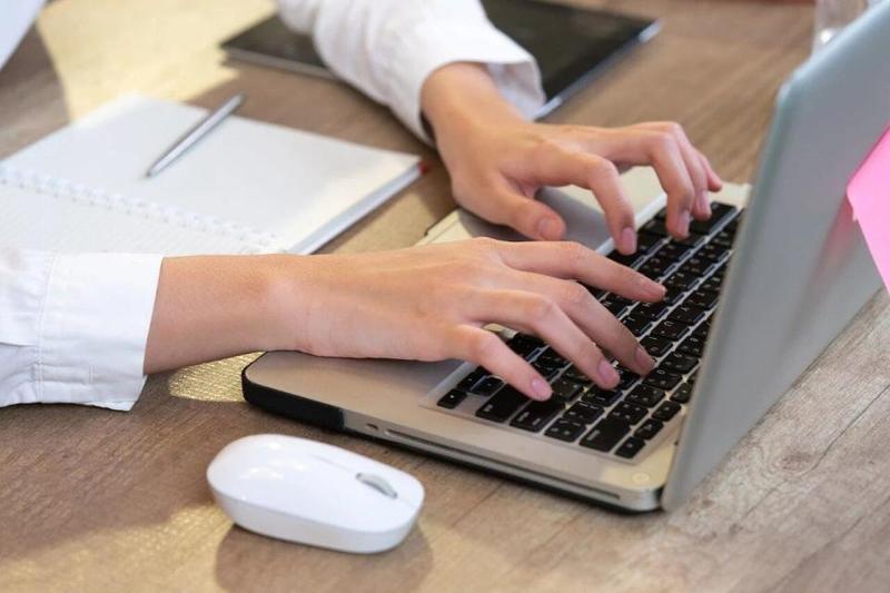  现代办公利器变身隐患源头；无线键鼠三大窃密路径剖析，防护措施须跟进。 IT技术