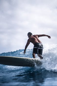  广播声响起，年轻中医生挺身而出；列车上的一场及时援手，温暖了整个车厢。 健康养生