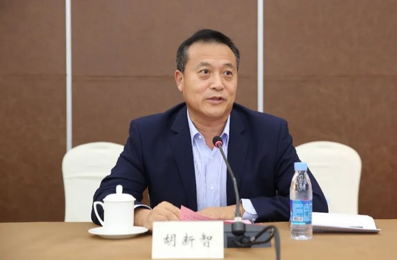 农行首都分行领导层有序交接；总行部门骨干跨岗履新彰显战略深度。