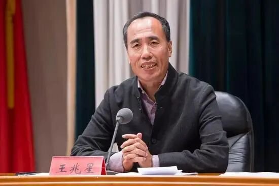  一位金融监管者的职业足迹：从央行到银保监会；低调务实，助力行业稳健转型。 企业服务