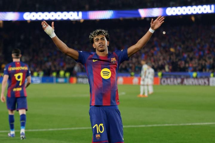  巴萨在诺坎普展现统治力，连续八场大胜追平历史最佳；火力强劲，进攻端多点开花令人惊叹。 体育新闻