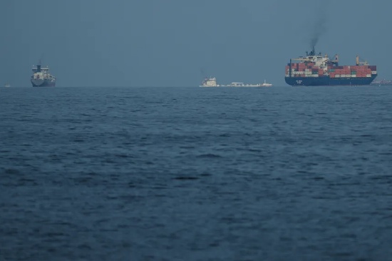  全球供应链震荡加剧；伊朗局势影响美国农场主成本压力。 新闻