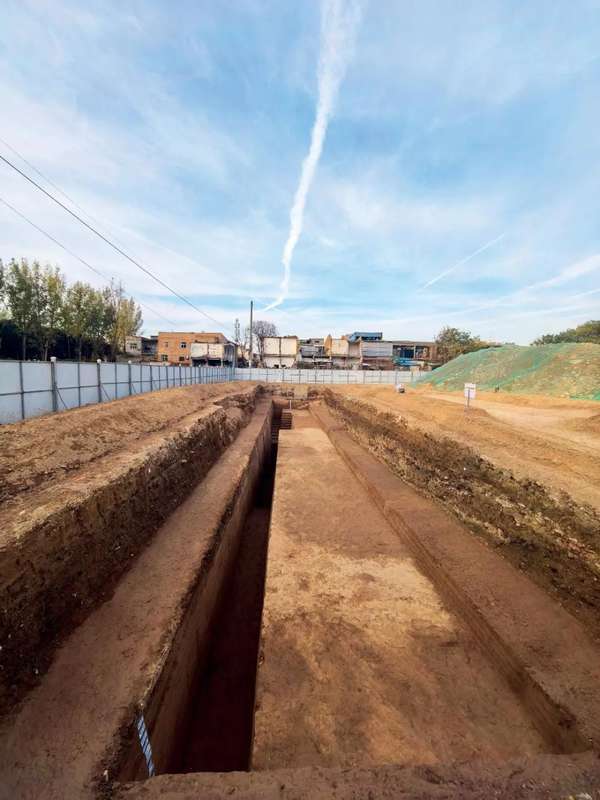  阿房宫遗址重启考古；真实面貌颠覆文学想象；秦代工程智慧得以显现。 文化旅游