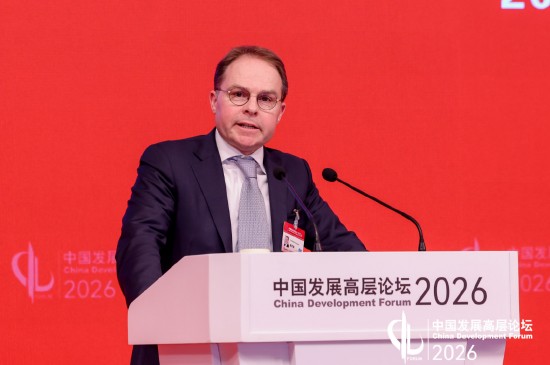 贝恩公司戴思睿分享AI变革心得;CEO需以好奇心驱动转型;业务重塑与人才协同并重。 贝恩公司戴思睿分享AI变革心得;CEO需以好奇心驱动转型;业务重塑与人才协同并重。