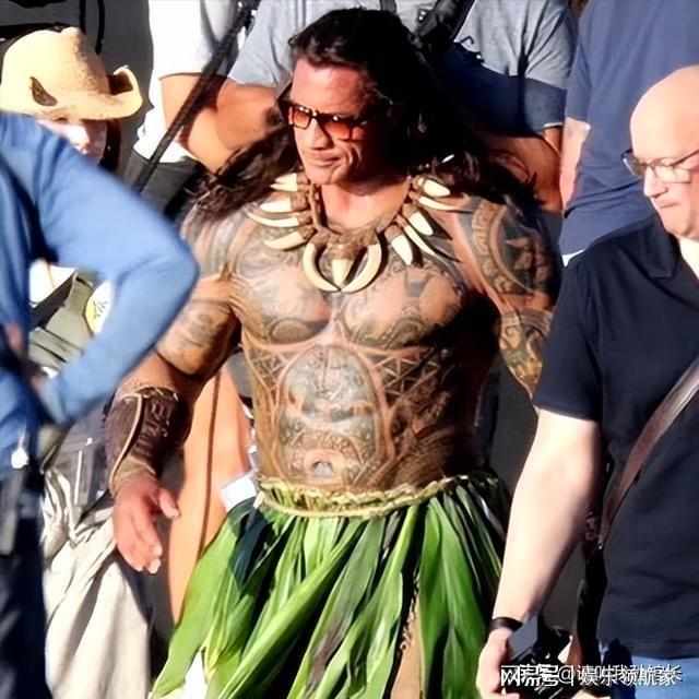 40磅假体背后的技术突破:巨石强森如何用负重诠释半神的极致真实 40磅假体背后的技术突破:巨石强森如何用负重诠释半神的极致真实