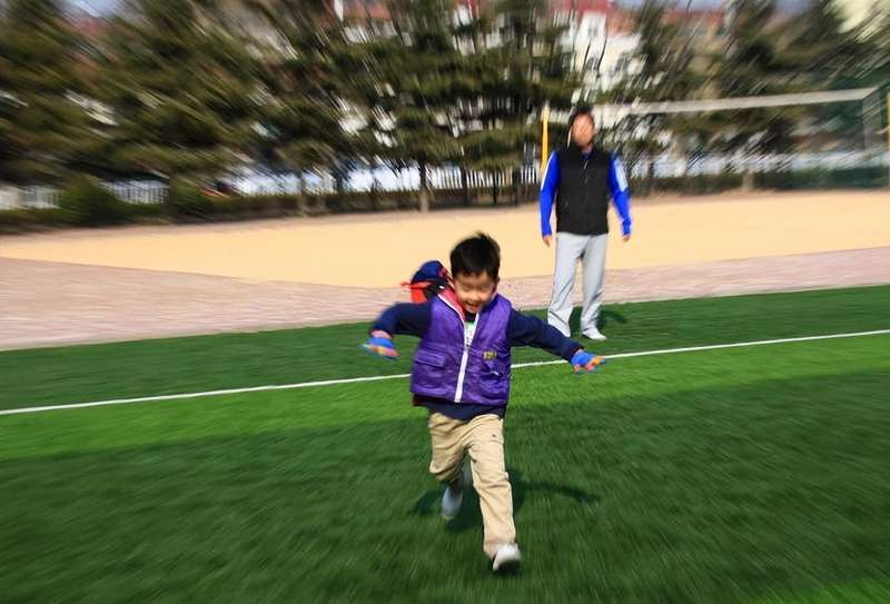  从心理学视角拆解：童年被限制吃冷饮的孩子，为何成年后更容易陷入「补偿陷阱」？ 情感心理