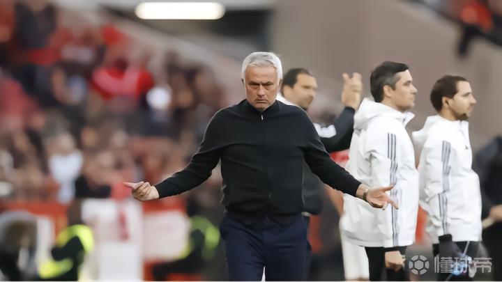 穆里尼奥谈裁判道歉：职业足球的沟通艺术与判罚纠错机制