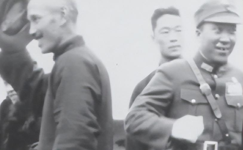  一代枭雄的末路：戴笠坠机后，蒋介石为何翻脸不认人？ 新闻