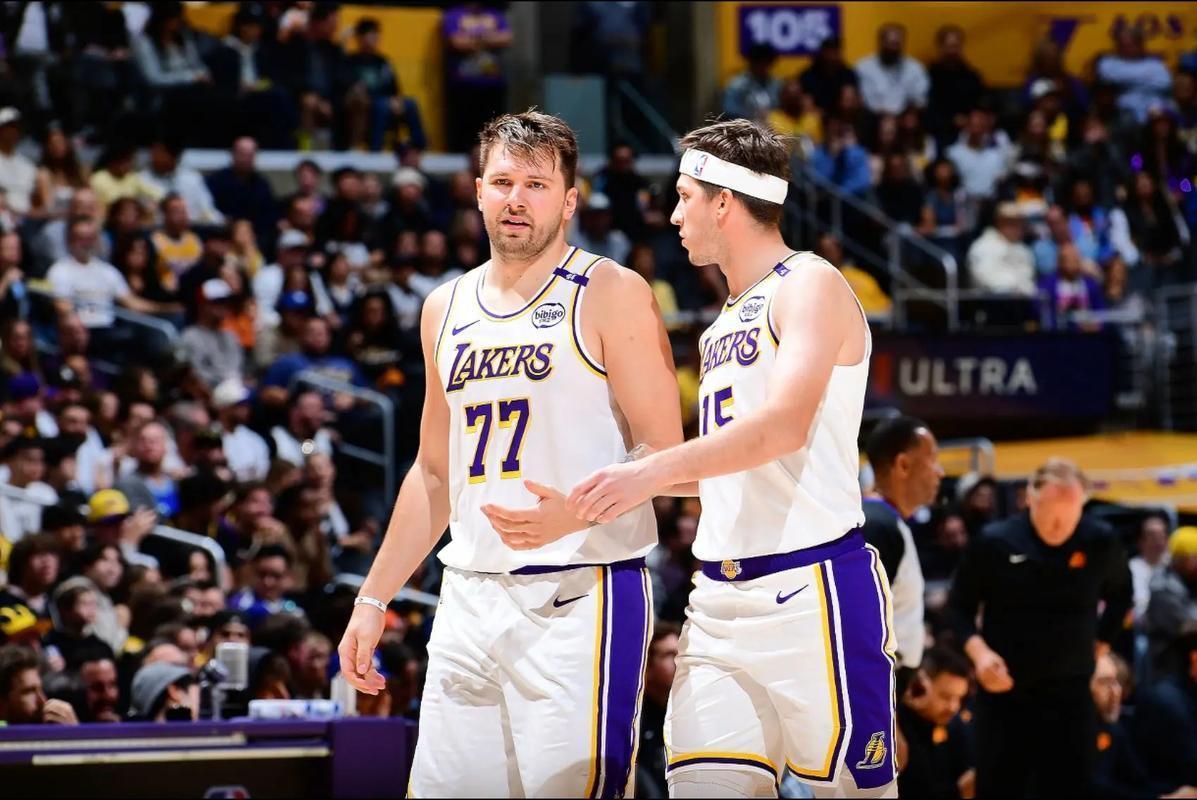  当两个人决定并肩战斗：NBA赛场上那些令人动容的双核故事 体育新闻